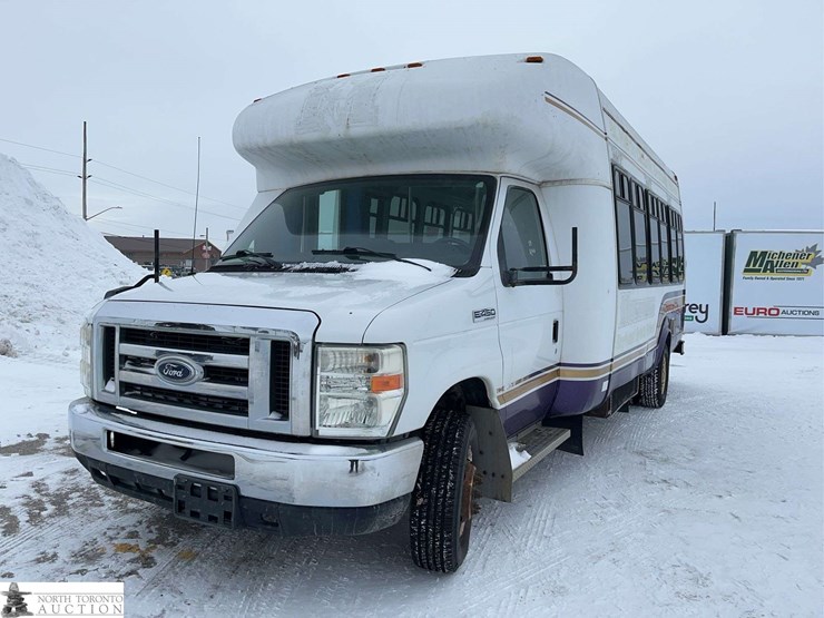 2009-ford-e-series-s/a-24-passenger-bus-image-1