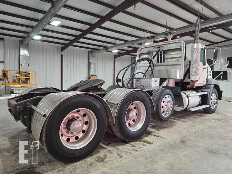 2005-mack-vision-cxn613-image-4