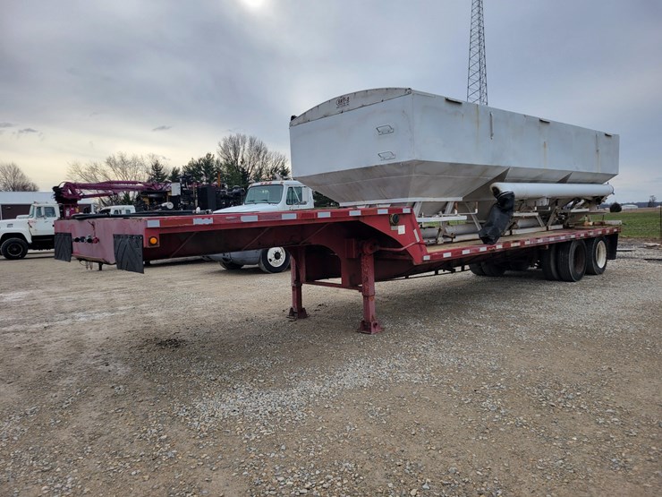 2003-b&b-step-deck-trailer-w/-10-ton-dry-fertilizer-tender-image-1