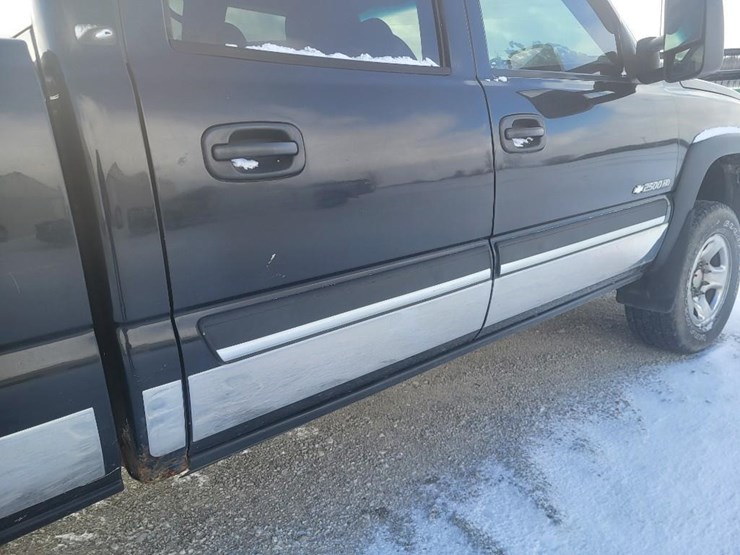 2004-chevrolet-2500hd-image-32