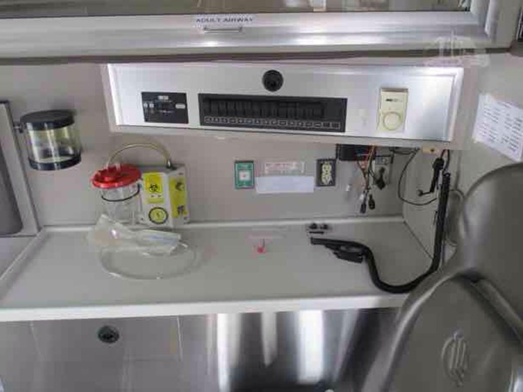 2004-ford-e450-image-23