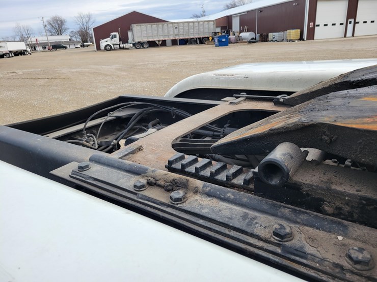 2012-kenworth-w900l-image-21