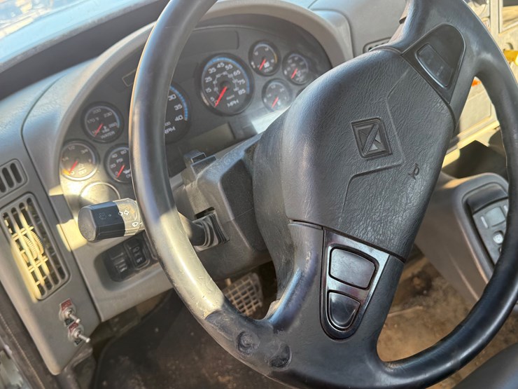 2018-international-durastar-4400-image-43