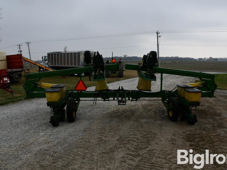 john-deere-male-row-4-0/4-1-planter-image-6