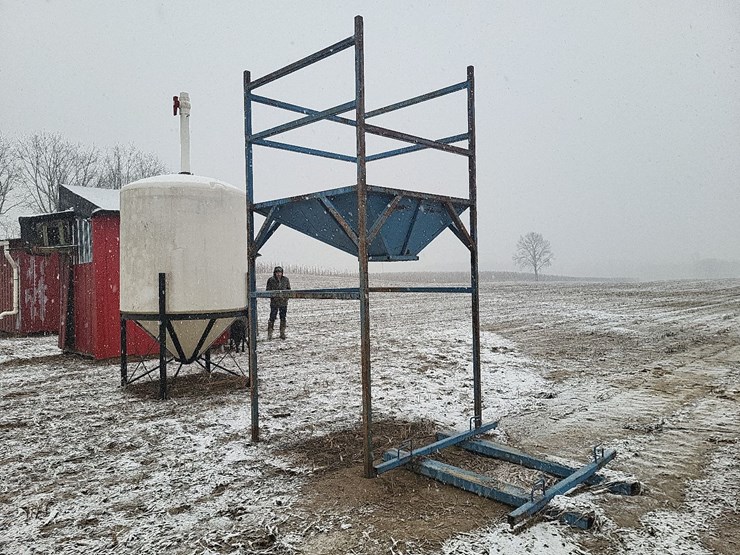 bagged-dry-fertilizer-frame-image-5