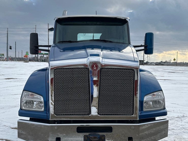 2015-kenworth-t880-image-2