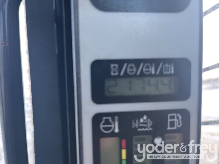 2017-new-holland-l234-image-39