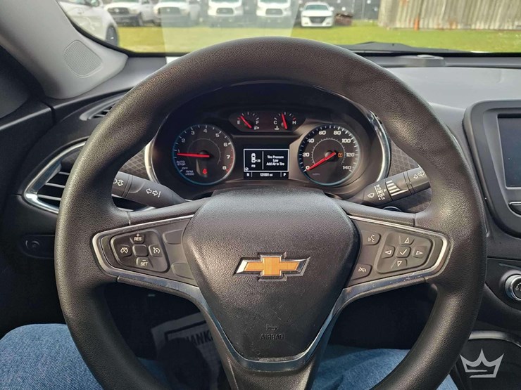 2017-chevrolet-malibu-sedan-image-33