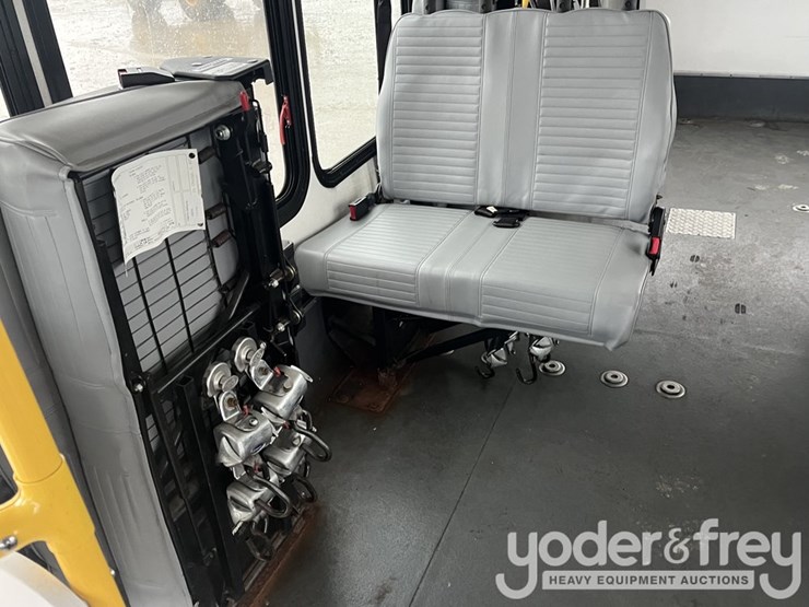 2014-ford-e450-image-22