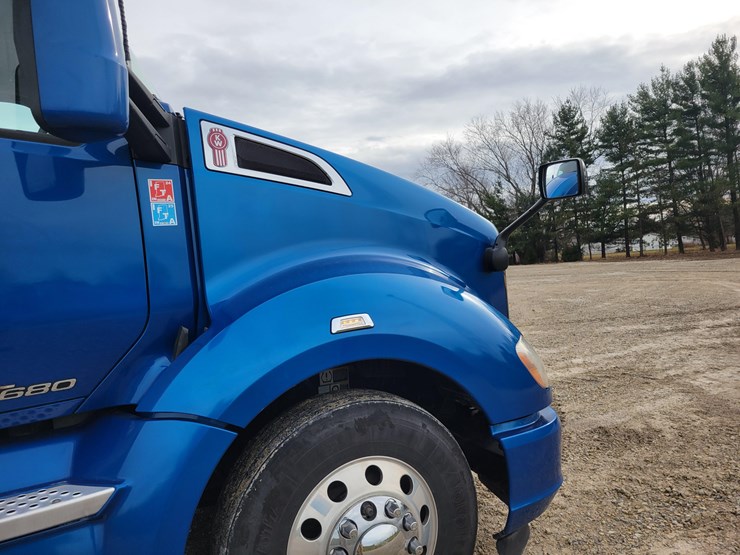 2020-kenworth-t680-image-25