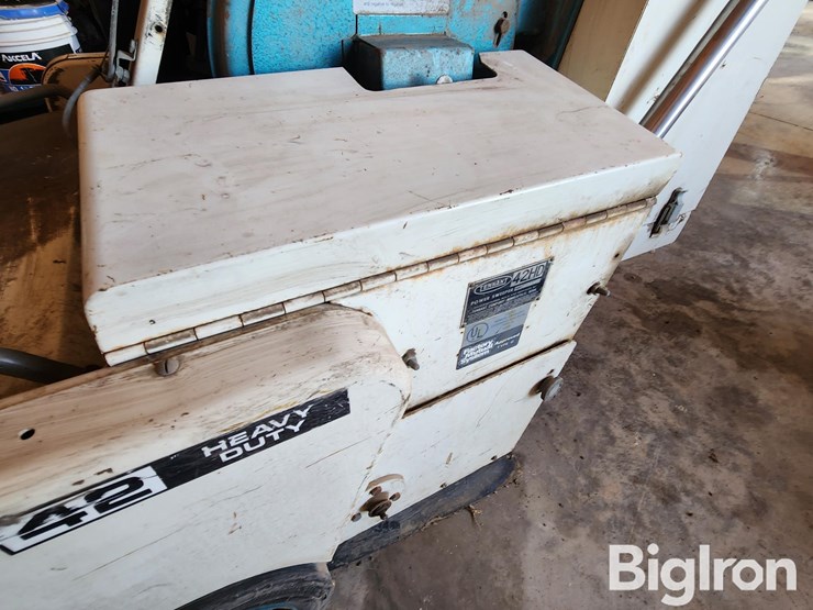 tennant-42hd-power-sweeper-image-16