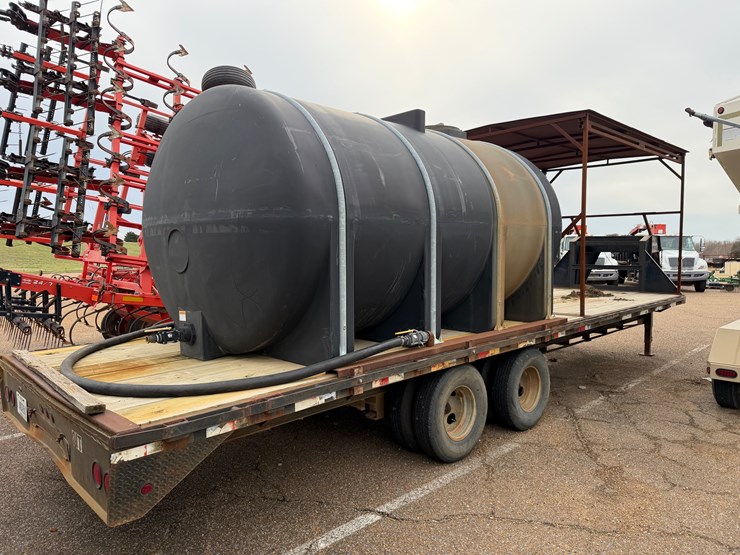 #7735-•-pj-gn-trailer-w/-3000gal-water-tank-&-pump-image-9