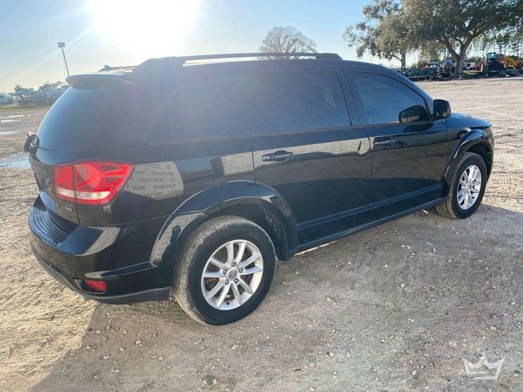 2015-dodge-journey-sxt-image-3