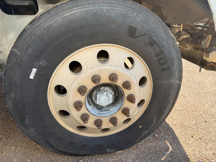 2001-international-9400-image-15