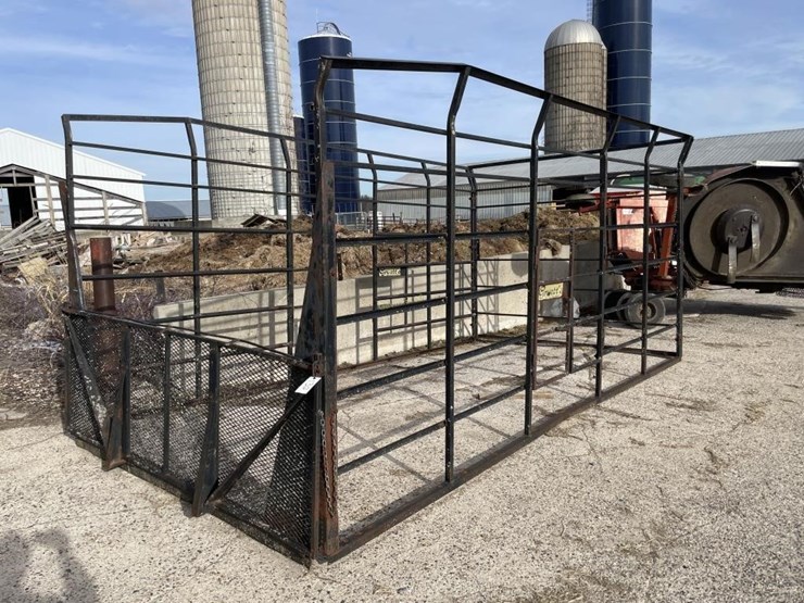gruett's-hay-wagon-cage-image-1