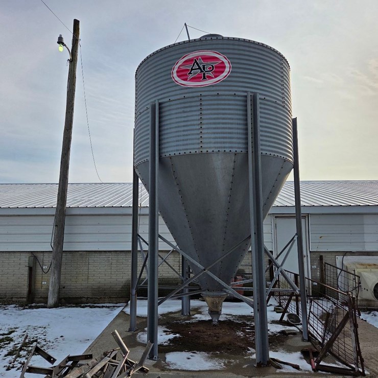 9 ton AP feed bin