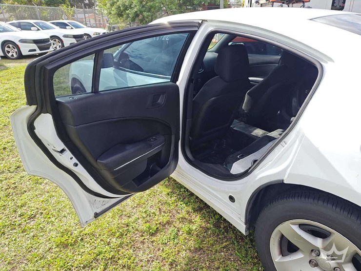 2012-dodge-charger-sedan-image-39