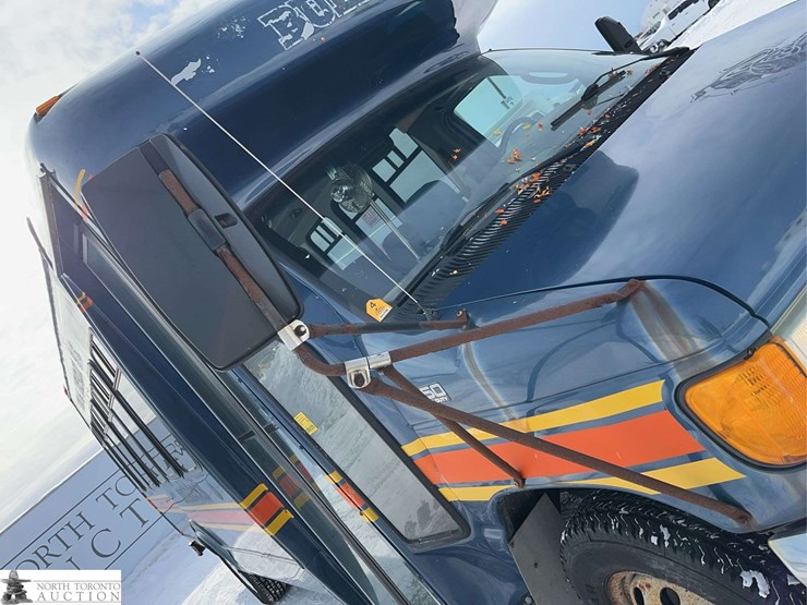 2005-ford-e-series-s/a-24-passenger-bus-image-39