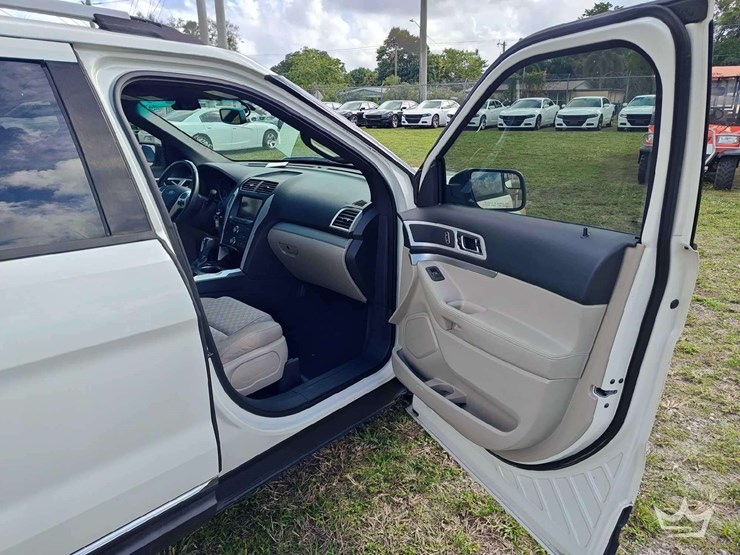 2012-ford-explorer-image-45