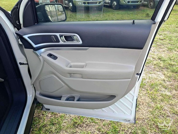 2012-ford-explorer-image-37