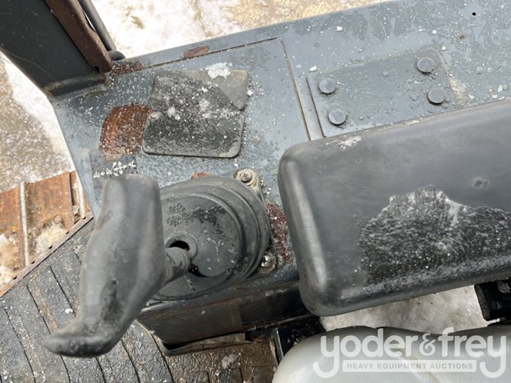 2015-deere-450j-image-28