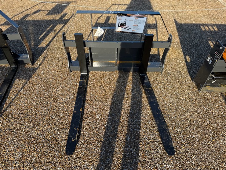 #7864-•-mini-skid-steer-pallet-forks-image-2