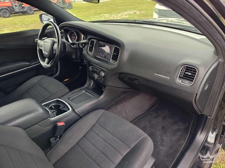 2018-dodge-charger-sedan-image-15