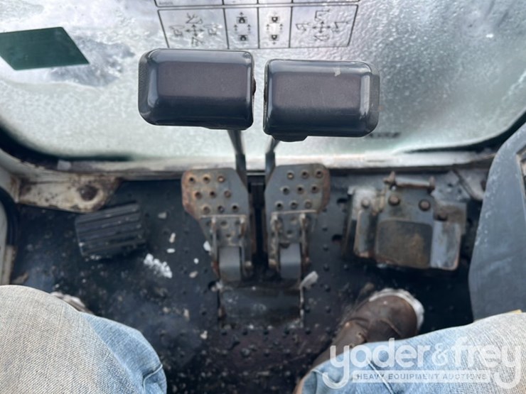 2013-takeuchi-tb153fr-image-29