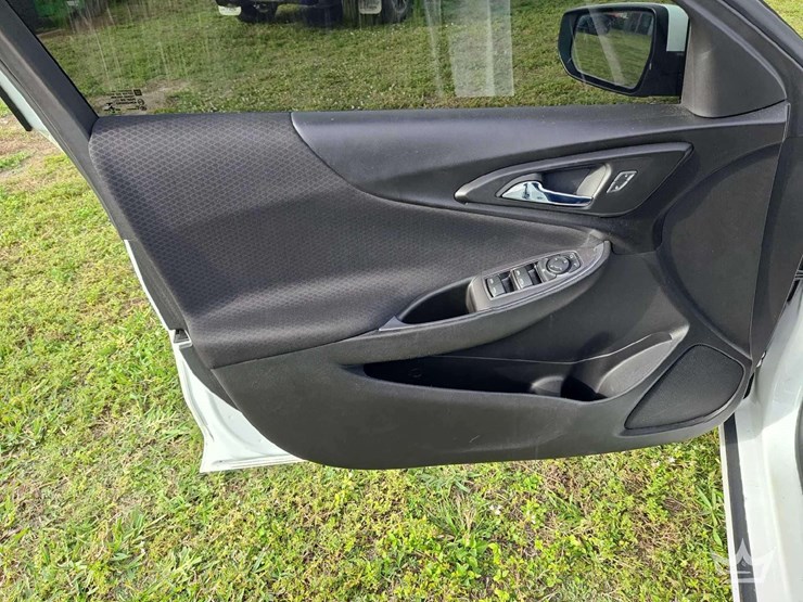 2017-chevrolet-malibu-sedan-image-31