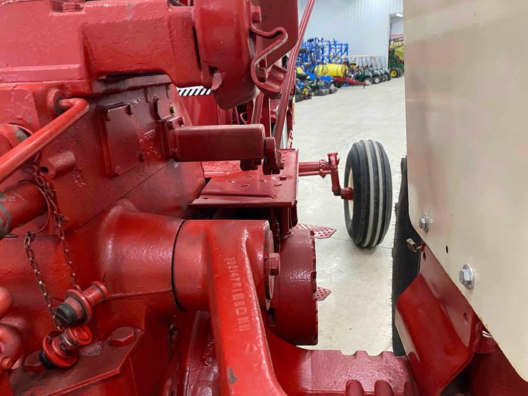 farmall-1206-open-station-restored-image-39