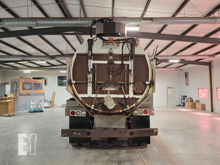 2007-international-7600-image-8