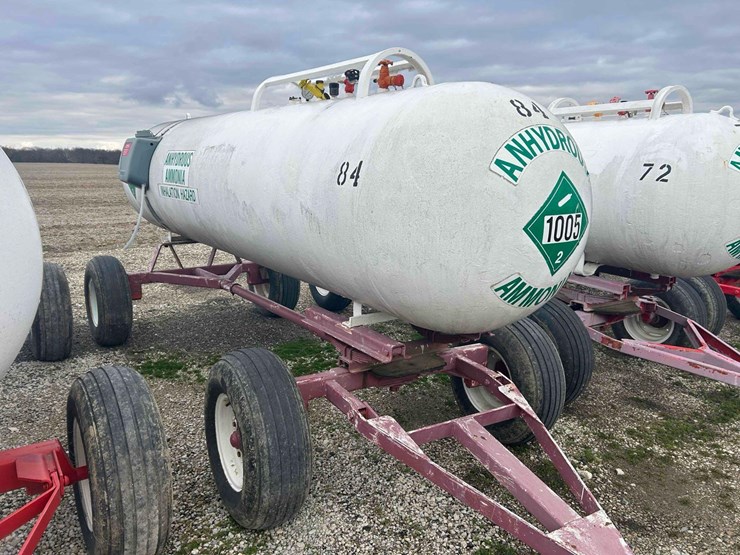 1000-gal.-nh3-tank-on-gear-#84-image-1