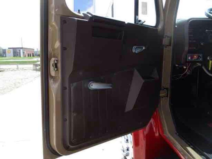 1984-international-s1900-image-25