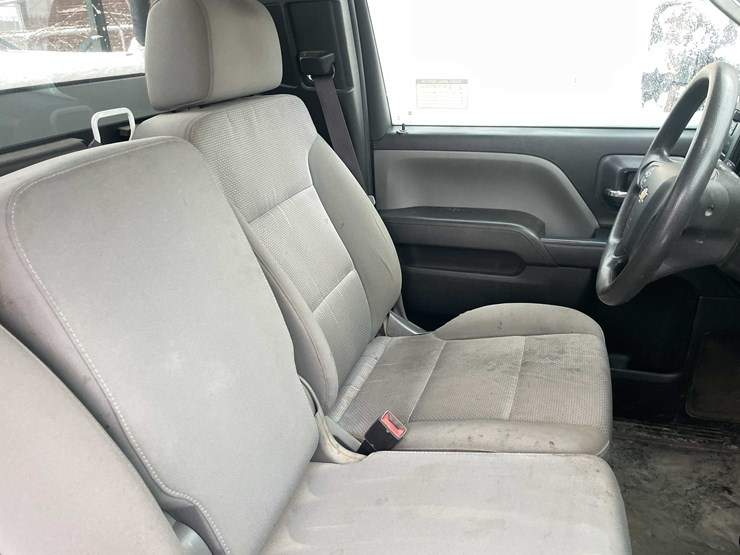 2017-chevrolet-2500-image-37