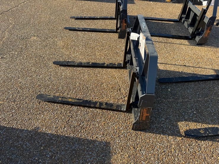 #7862-•-mini-skid-steer-pallet-forks-image-2