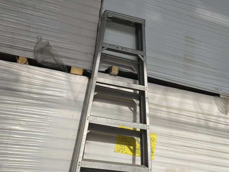 #2775-•-aluminum-12'-ladder-image-7