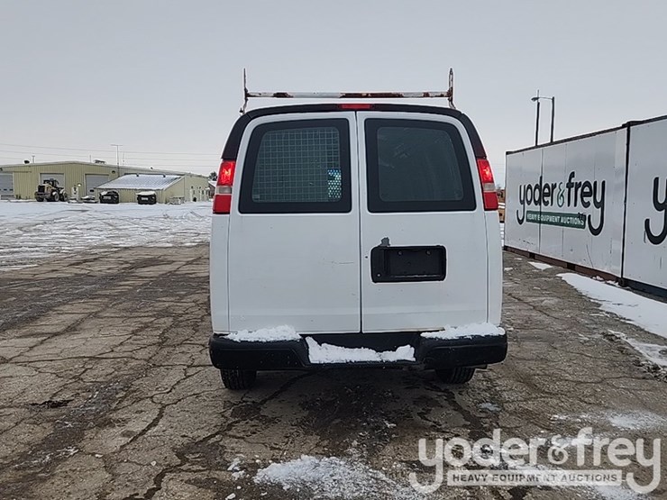 2011-gmc-savana-g2500-image-5