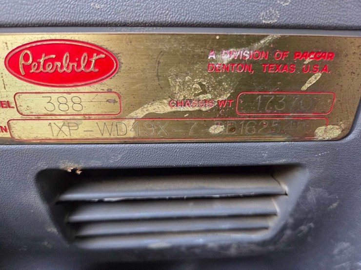 2013-peterbilt-388-image-59