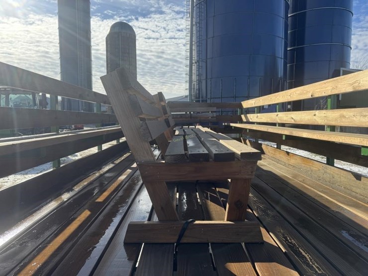 stoltzfus-18'-people-moving-wagon-image-10