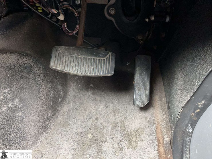 2009-ford-e-series-s/a-24-passenger-bus-image-22