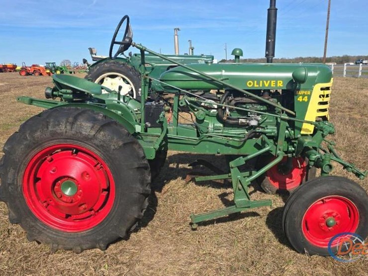 1957-oliver-super-44-image-4