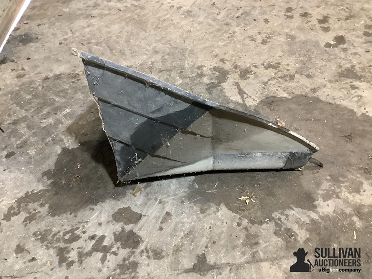 poly-auger-hopper-image-4