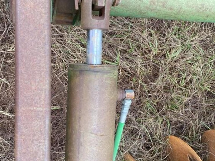 john-deere-220-image-4