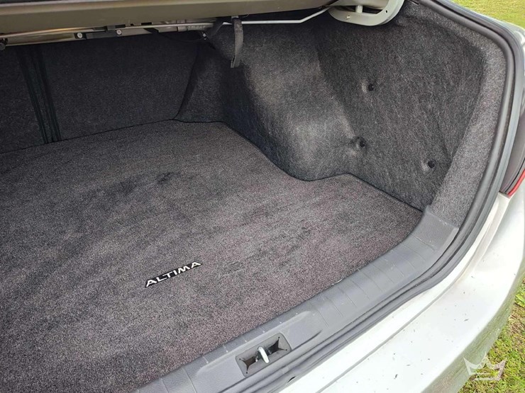 2017-nissan-altima-sedan-image-39