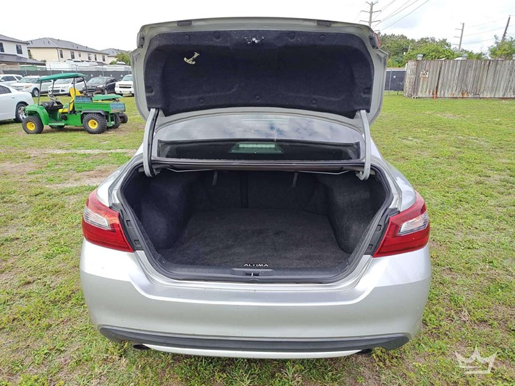 2017-nissan-altima-sedan-image-30