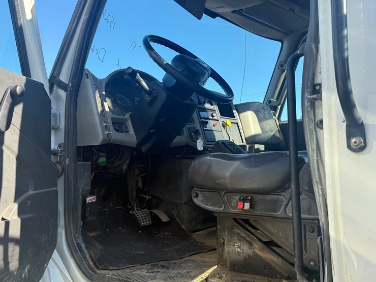 2018-international-durastar-4400-image-41
