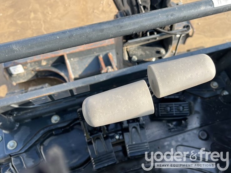 2021-deere-26g-image-30