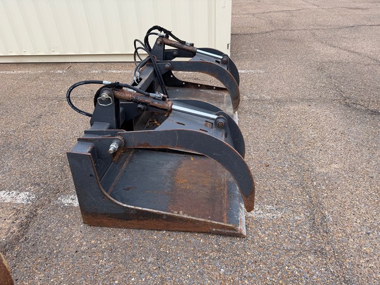 #7831-•-skid-steer-grapple-image-1