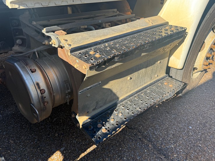 2018-international-durastar-4400-image-27