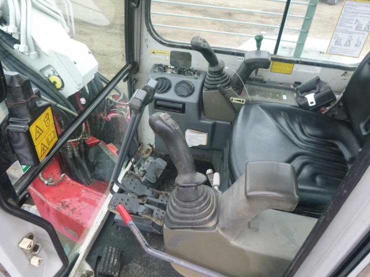 2012-takeuchi-tb180fr-image-9